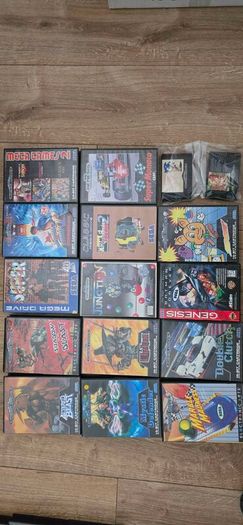 Sega Megadrive 1 + 2 Controllers + 18 Games