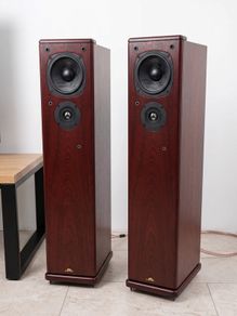 Castle Harlech S1 Speakers - Like New !