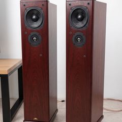 Castle Harlech S1 Speakers - Like New !