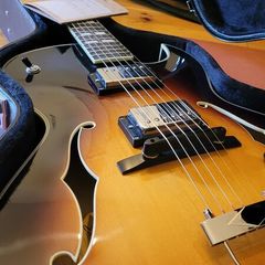 Eastman AR372 Sunburst Hollow body guitar