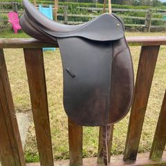 Dressage saddle