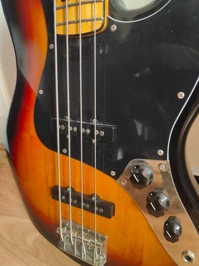 Squier Classic 70s Jazz Bass