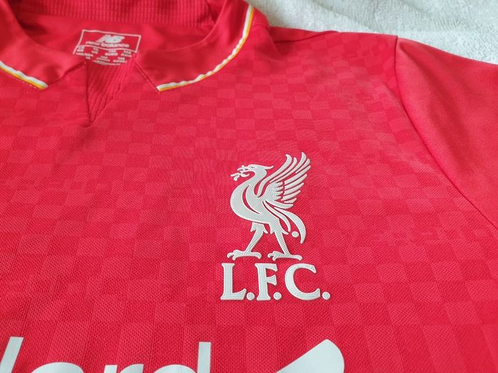 Liverpool Football Club Home Jersey 2015 to 2016 Childrens Large New Balance