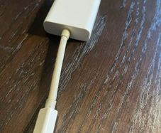 Apple Mini Display port to VGA adapter