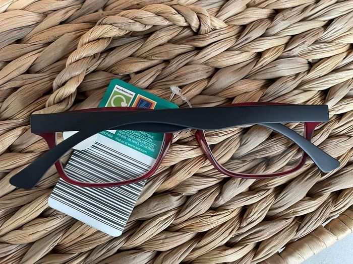 reading glasses +1.00 Brand new