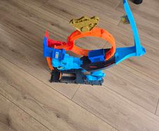 Hot Wheels City T-Rex Chomp Down Playset