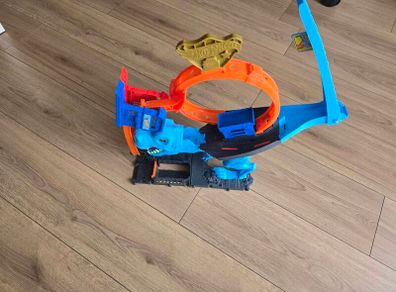 Hot Wheels City T-Rex Chomp Down Playset