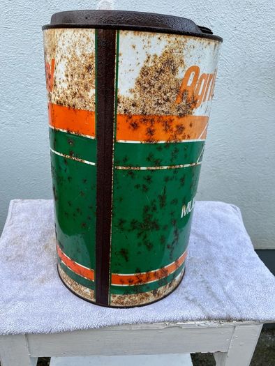 vintage oil can