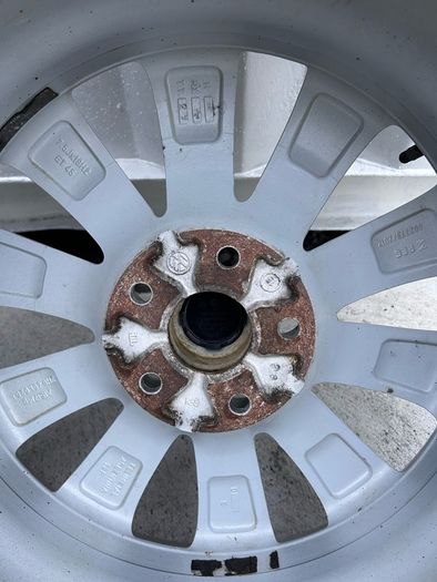 Genuine Volkswagen Durban Amarok/Transporter 18" Alloy Wheels