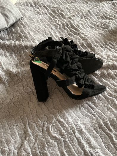 High heels black sandals