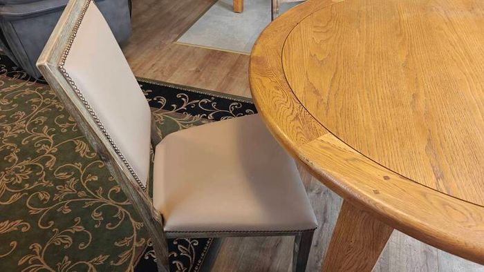 Round kitchen table & Chairs