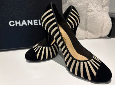 CHANEL Velvet Pumps (Size 37)