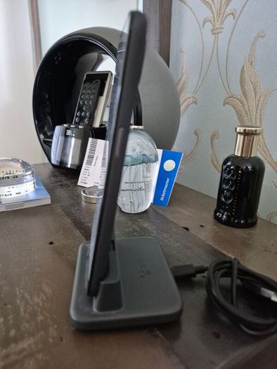Doro 8100 smartphone