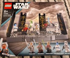 LEGO Star Wars - 75385 - Ahsoka Tano's Duel on Peridea