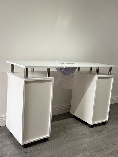 manicure table