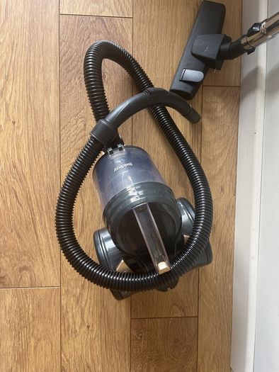 Vacuum cleaner