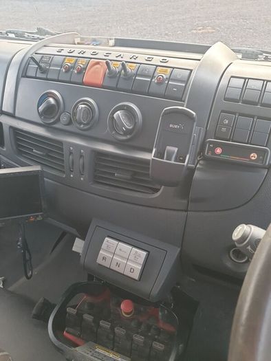 Iveco  180E (auto)  18 ton.  crane lorry