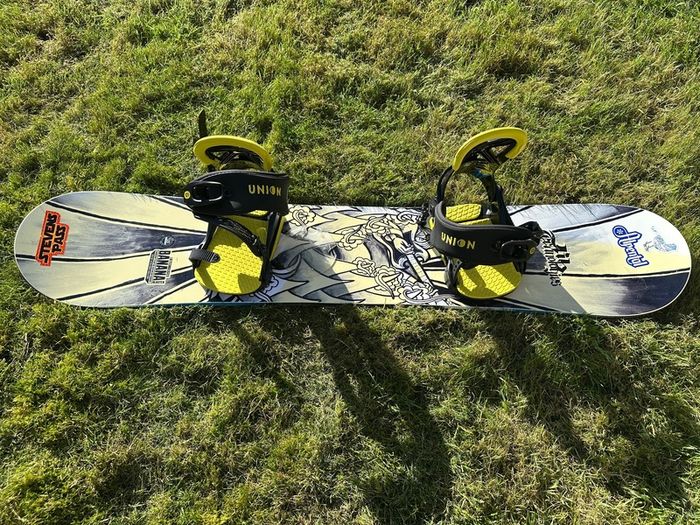 Junior Snowboard with Bindings and Travel Bag