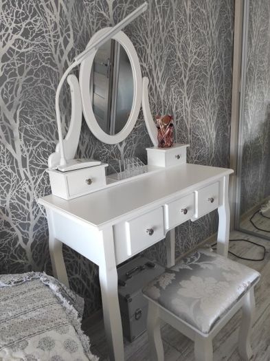 BRAND NEW Modern Makeup Table Dressing Table