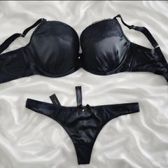 Ann Summers Ebony Set Bra 34F Thong s.10/38 Black Satin and Lace