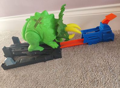 Hot Wheels Smashin Triceratops