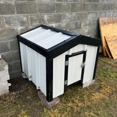 dog house / mini shed