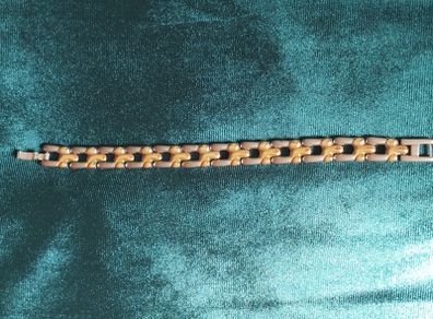 Two-tone metal bracelet.