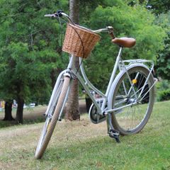 White Vintage Ladies Bike Kenzel Malena 3 Speed Internal Gears Wicker Basket
