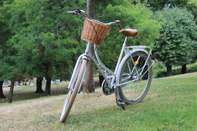 White Vintage Ladies Bike Kenzel Malena 3 Speed Internal Gears Wicker Basket