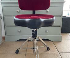 Drum throne