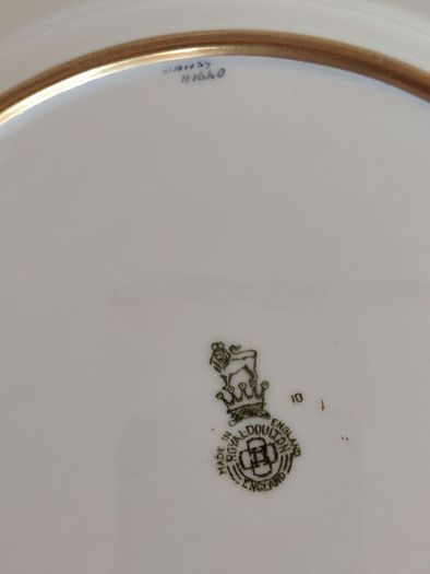 Vintage cabinet plate by Royal Doultot