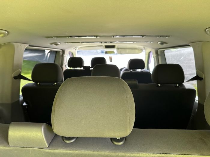 2013 Volkswagen Caravelle 2.0 diesel Automatic 9 seater