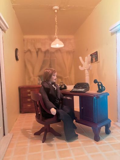 Stunning approx 140cm high 4 story extra large Georgian dolls house with contents, servants quarters and separate garage