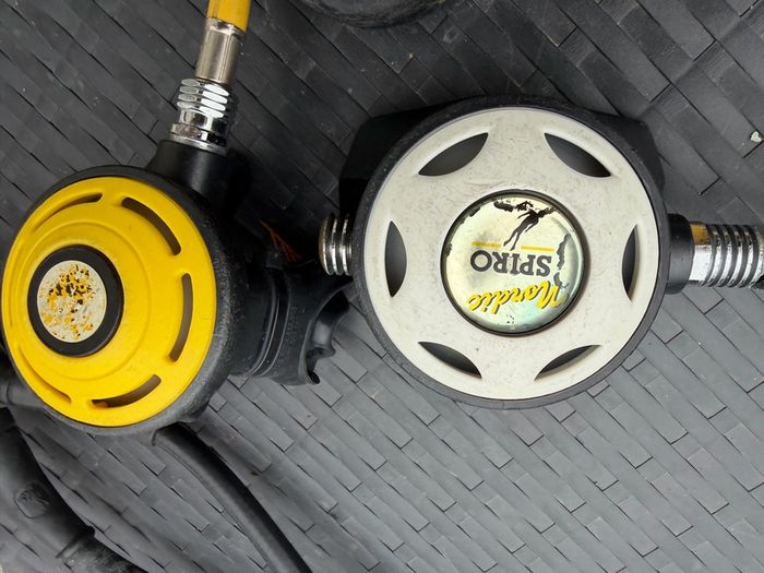 scuba diving regulator sets x2