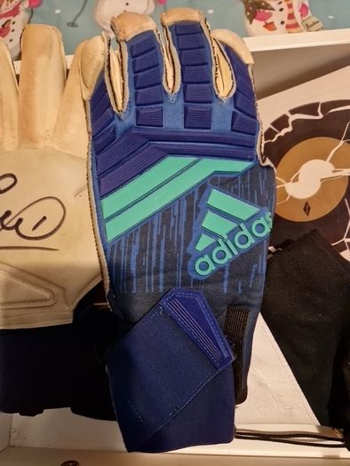 Scott Carson -liverpool,  man city,signed worn gloves