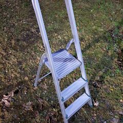 Brand new. 3 step ladder