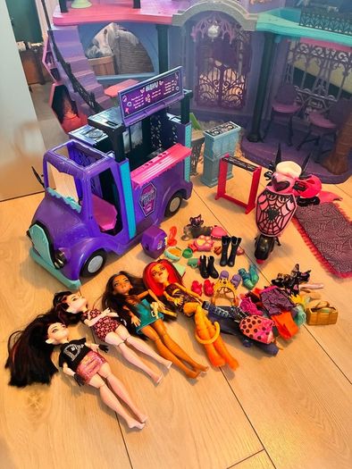 Monster High School