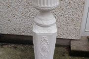 Freestanding plastic floor standing flower pot stand ,lovely display item ,nice flowers in ,,buyer collects, can't see any damage,,only lady glued stand to base ,,,,nice condition lovely display details, nice in any room ,,sold as seen.