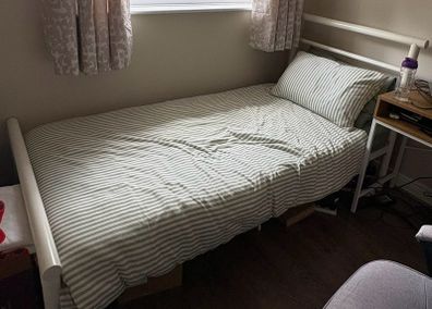 Free single bed & mattress