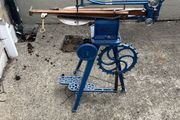 Vintage treadle fret saw. Needs blade