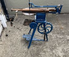 Vintage treadle fret saw. Needs blade