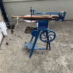 Vintage treadle fret saw. Needs blade