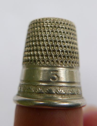 Antique ENGLAND Thimble