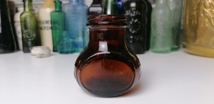 64 - Beautiful Vintage 4oz Bovril Dark Brown Glass Embossed Letters Jar