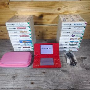 nintendo dsi bundle with 18 games ,case charger