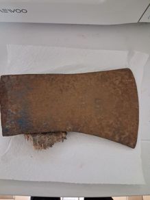 Axe head