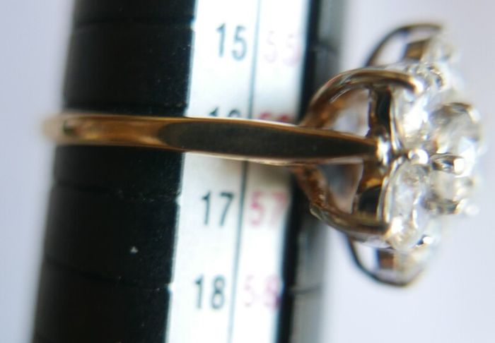 Vintage 9Ct Solid Gold 375 Beautiful Cubic Zirconia Ring 3,99g
