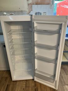 Normende larder fridge.