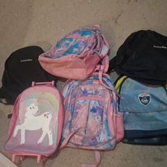 4 schoolbags 5 each. 1 rolly suitcase 10e