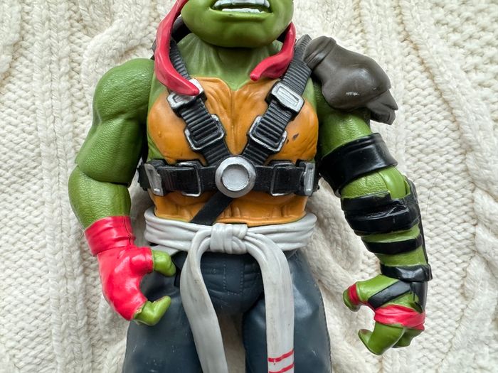 Playmate Teenage Mutant Ninja Turtles Out of the Shadows 11" Raphael Figure 2015 Right hand is too loose Used Please look at the pictures
